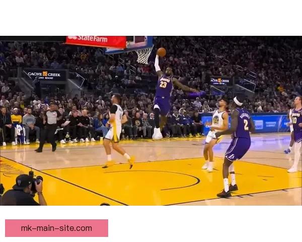 围绕詹姆斯昨日惊天劈扣起跳距离赛季第三飞行速度震撼全场表现解析